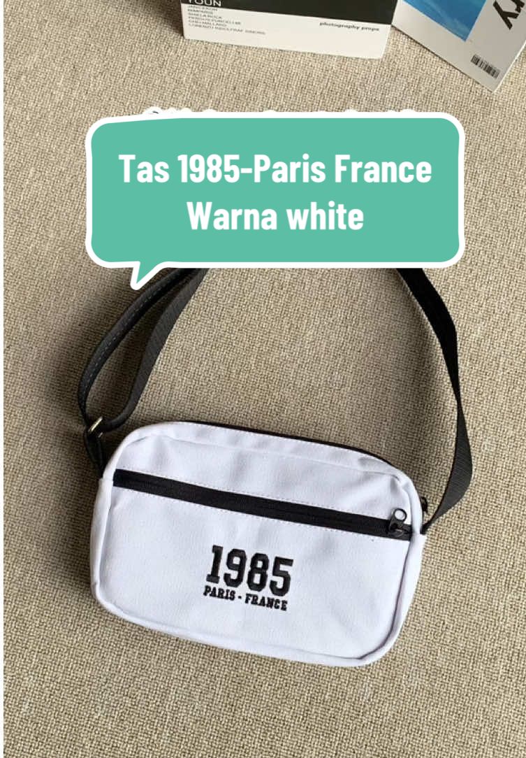 Simple look, big function 🖤 Buat sekolah, jalan, atau traveling → cukup satu tas ini 👌 Untuk usia 4-12 tahun✅ #tasanak #taskekinian #tascanvas #fashionkids #bambinokidswear 