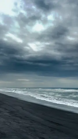 Pantai Watu Pecak mendung ☁️ #lumajang #pasirian #watupecak #pantai #fypシ゚ 