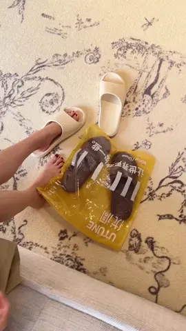 Công nghệ chống trượt và đen im lặng, đi bộ trong nhà nhẹ như mèo #utune #tiktokshop #tiktokvietnam  #slippers #fyp 