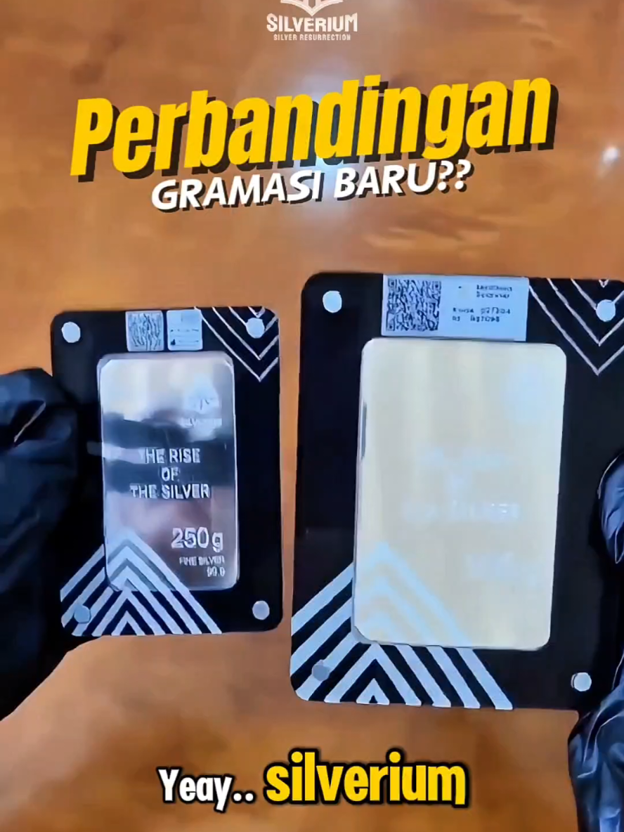 Silverium kini hadir dengan pilihan gramasi baru yang lebih besar dan lebih bernilai. ✨ 👉 250 gram, cocok untuk kamu yang ingin investasi besar tapi tetap ringkas dan fleksibel. 👉 500 gram, setengah kilo perak murni 99,9% dengan prestige lebih tinggi, harga per gram lebih efisien, dan nilai cuannya yang semakin tinggi. Dua ukuran, dua gaya investasi, satu tujuan, menjaga nilai asetmu dengan cara yang elegan. Sekarang tinggal kamu pilih, tim 250 gr atau 500 gr?🤔 #silverium #perak #perakindonesia #logammulia #edukasiperak 