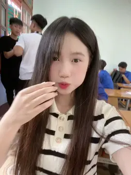 Mẹ anh nào bán bánh mì😂