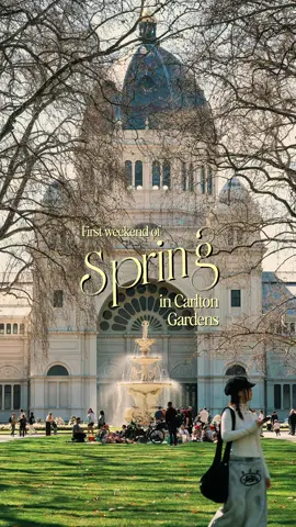 The art of noticing and doing nothing 😌 #melbourneaustralia #carltongardens #melbournecarlton #melbourneparks #melbourneplacestovisit #melbournelife #melbournecity #melbournespring #newyorkcityvibes #springtime 