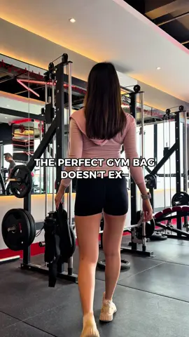 Every gym rat needs this bag! 🔥  All your gym essentials you need fits right in. Stick the bag onto any metal surface & start your set! 💪🏻 #gymbag #magneticgymbag #gymaccessories #GymTok #gymessentials 