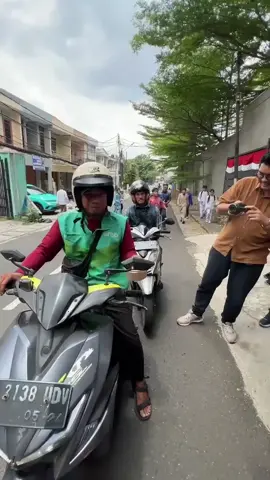 Jumat Berkah di depan Kantor DPP PAN, Sederhana Tapi Penuh Manfaat Buat Para Pencari Nafkah.  @zul.hasan  #zulkiflihasan #zulhas #menkopangan #partaiamanatnasional #PAN 