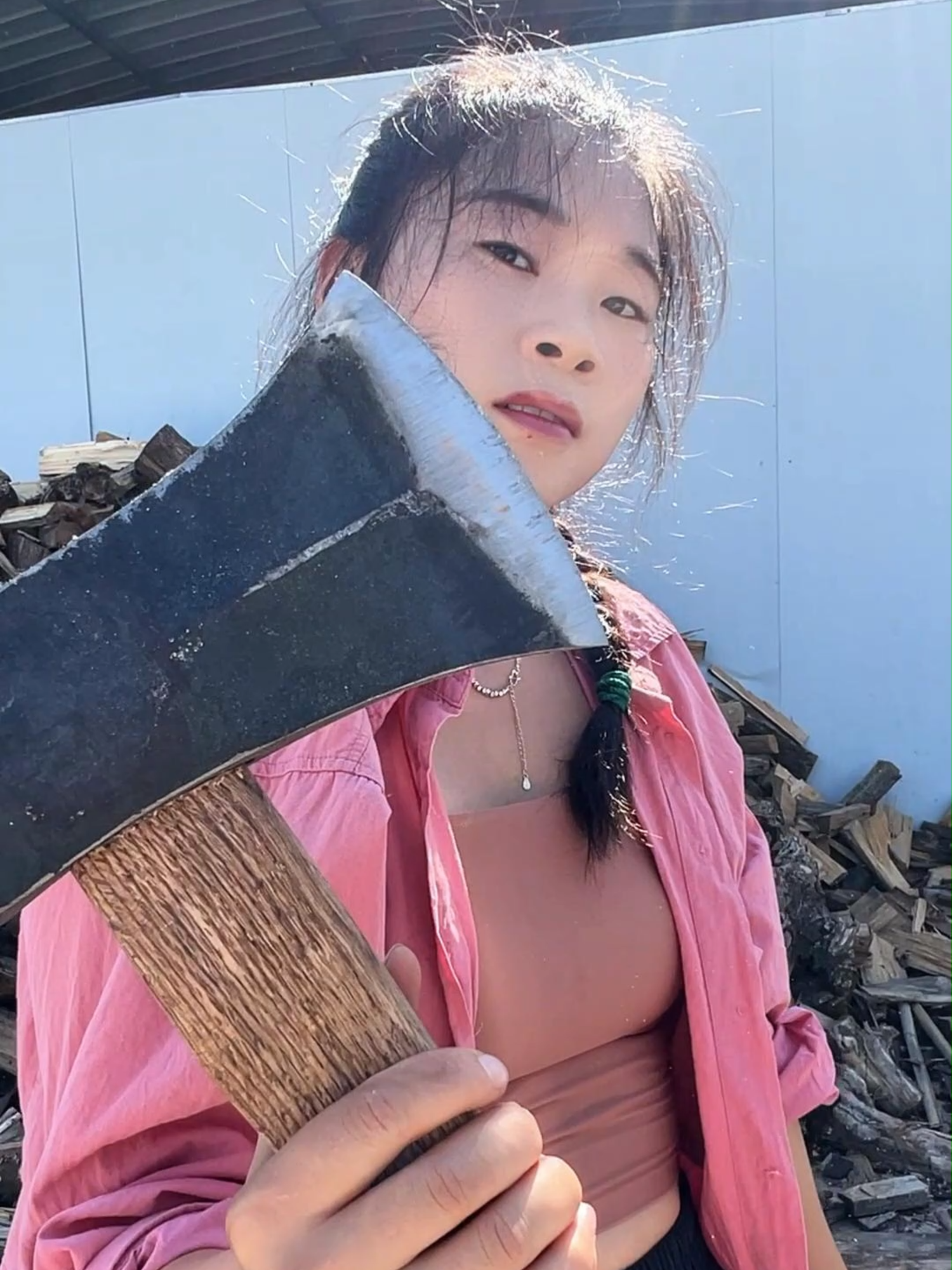 #rìuchặtgỗ #việtnam #chặtgỗ #nôngcụ #handmade #craftsman #lamgo #woodaxe #handtools #qualitytools #sharpaxe #axeforwood #woodworking #tools #tiktokvietnam #tipsandtricks #thocu #dochoi #learnwithme