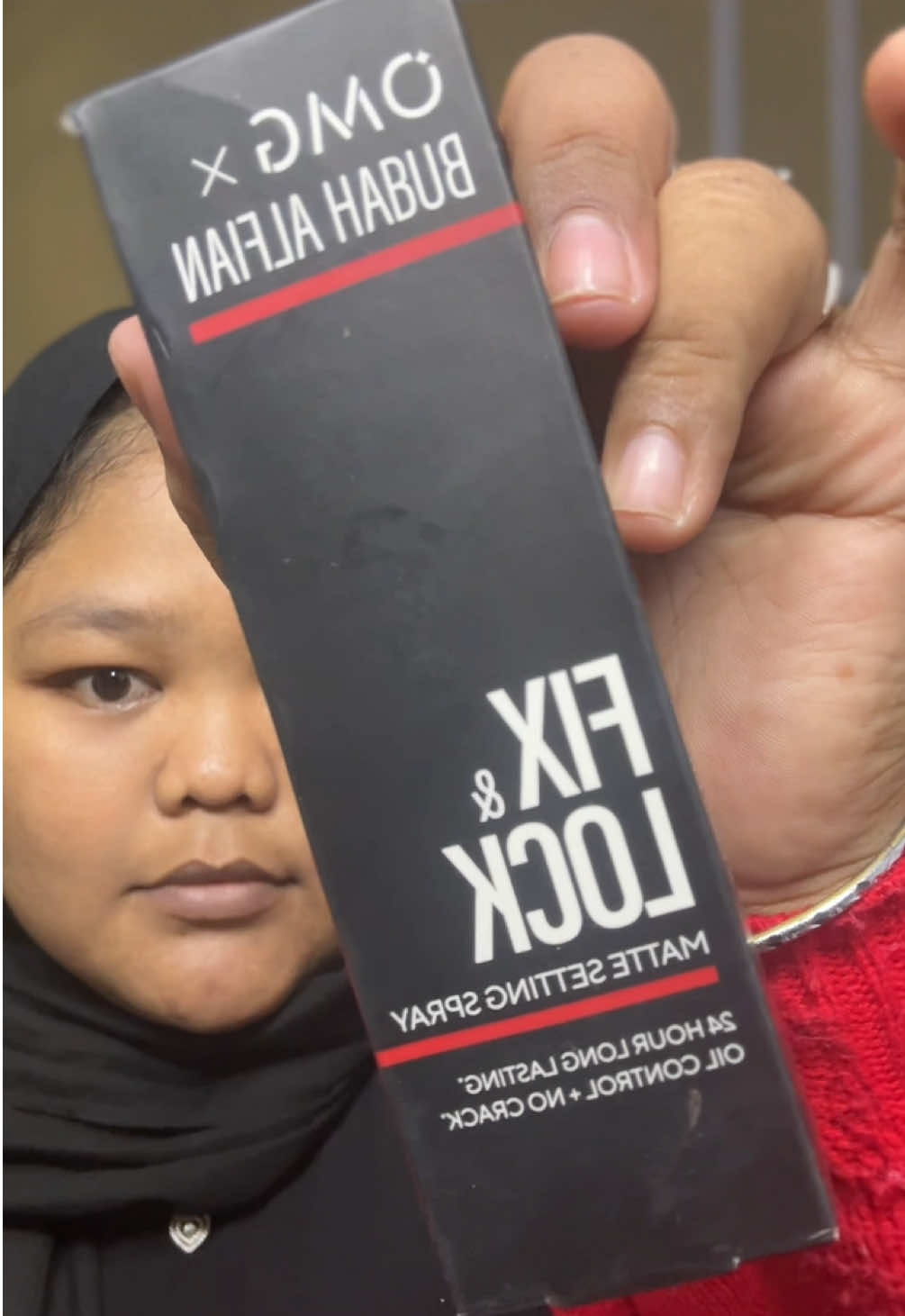 OMG setting spray FIX&LOCK adalah setting spray yang harus banget kalian cobain. udah aku pake buat bberapa client aku real bgtbgtbgt no drama super flawless. @OMG good to tryyyyyyyyyyy bgt‼️‼️💋💋