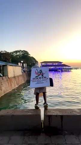 Enjoy with your job. With broo @mo_huncho_26 and @afandesele3 👏👏 #tanzaniantiktok🇹🇿 #zanzibar🇹🇿 #fypシ゚ #foryoupage #fypシ 