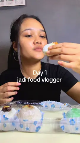 Day 1 jadi food vlogger , hampir mati keselek mochi 🤣, nanti aku upload full videonya yaaa 🤗