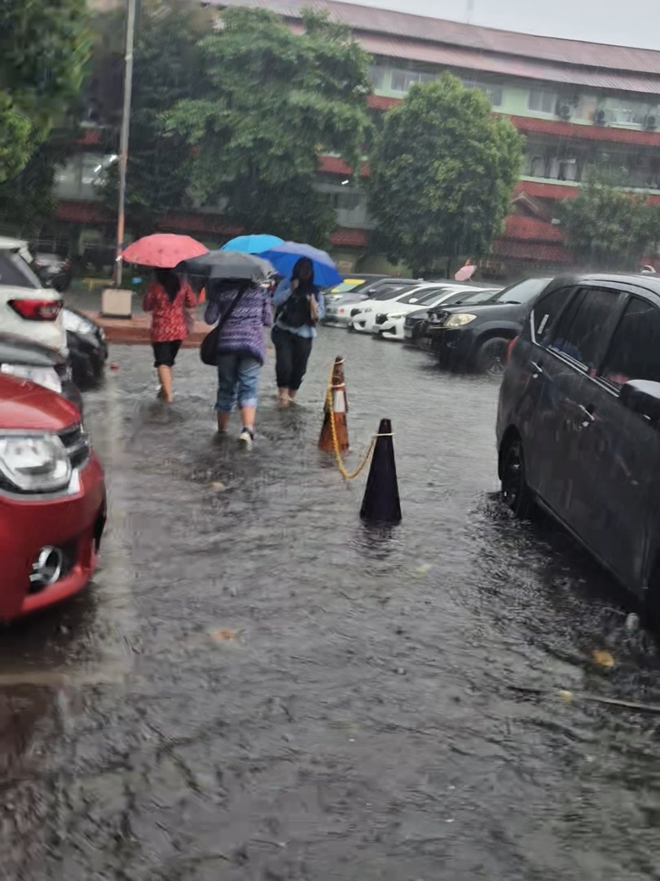 💧@upnveteranjakarta #minimselokan #upnvj  #banjir #jagaupnvj #jagajakarta