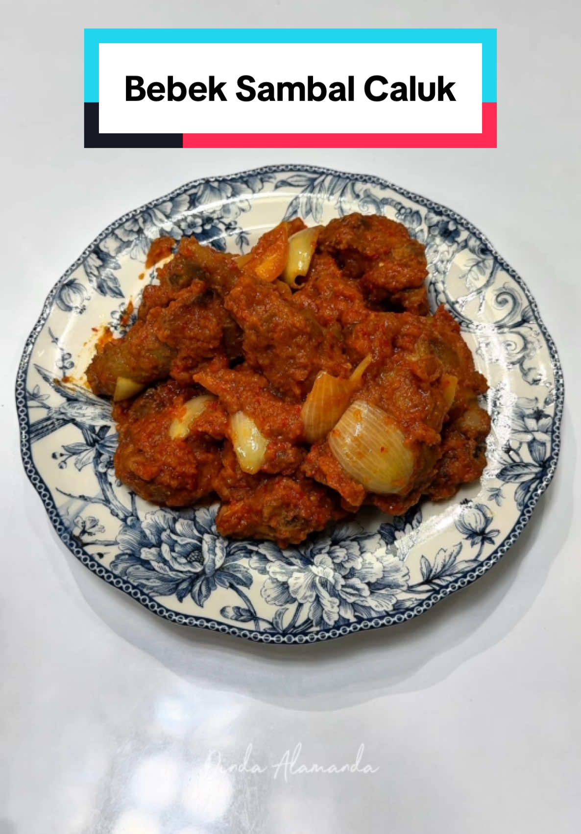 🥇BEBEK SAMBAL CALUK  #kancedinda Bahan : • 1 ekor Bebek Muda (Baluri pakai jeruk nilis, garam, cuka, remas” diamkan sebentar bilas bersih) • 2 sdt Garam • 1 sdt Lada Putih  • 1 sdm Bubuk Kari • 3 sdm Tepung Maizena Diamkan min 1 jam, goreng, sisihkan • 9 siung Bamer • 5 siung Baput • 3 sm Jahe • 5 bh Kemiri • 2 bh Tomat • 30 bh Cabe Merah Keriting • 1 Bawang Bombay • 1 sdm Caluk Lemak @aladinda_cookery  atau Terasi • 1 sdm Gula Aren • 1 sdt Garam • 1 sdt Micin • Air Secukupnya Semoga Bermanfaat 💕 #dindaalamanda #aladinda #bebeksambalcaluk #resepbebeksambalcaluk      