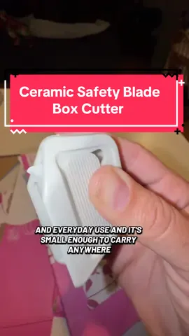 ✂️ Meet your new pocket-sized lifesaver! This mini ceramic paper cutter is sleek, safe, and auto-retractable—perfect for opening packages, trimming paper, or crafting on the go. Small but mighty, it fits right in your pocket! 📦✨ #CeramicPaperCutter #MiniPaperBlade #PocketTool #CraftSupplies #boxcutter 