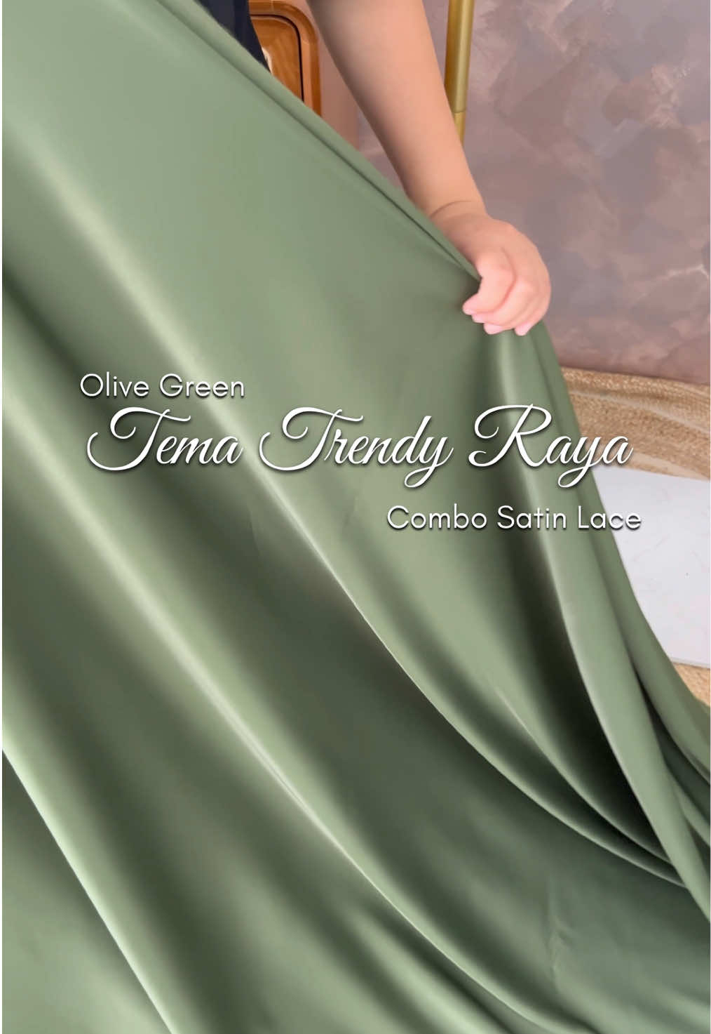 Yang masih mencari tema raya nanti, jom tengok set satin olive ni 😍 Dengar-dengar warna ni tengah naik 😍 nak vibes klasik dan elegan, boleh pilih tema ni untuk raya sedondon nanti 🥰 #olivegreen #sedondonibudananak #raya #klasik #kainpasang 