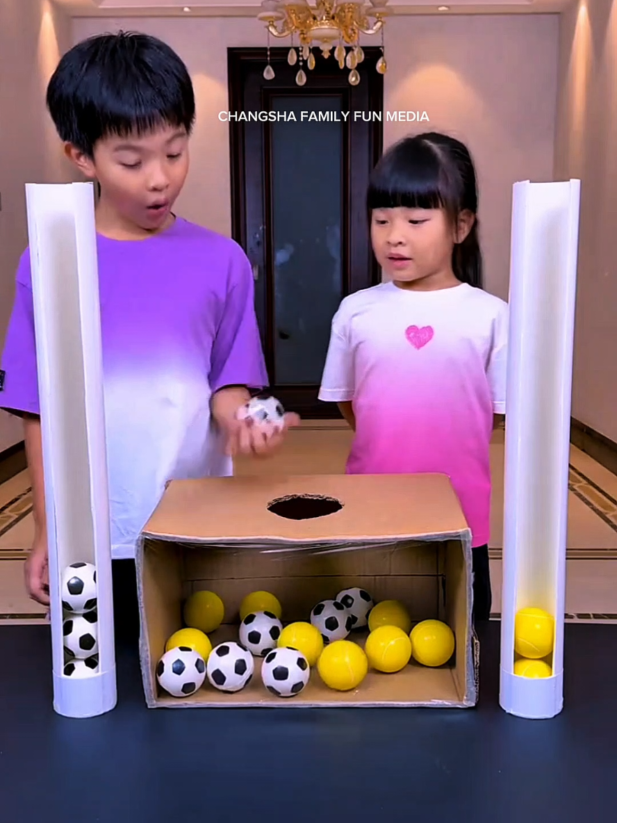 Touch the ball challenge, hahaha so fun~ #family #funny #funnyvideos #tiktok #game @TikTok 