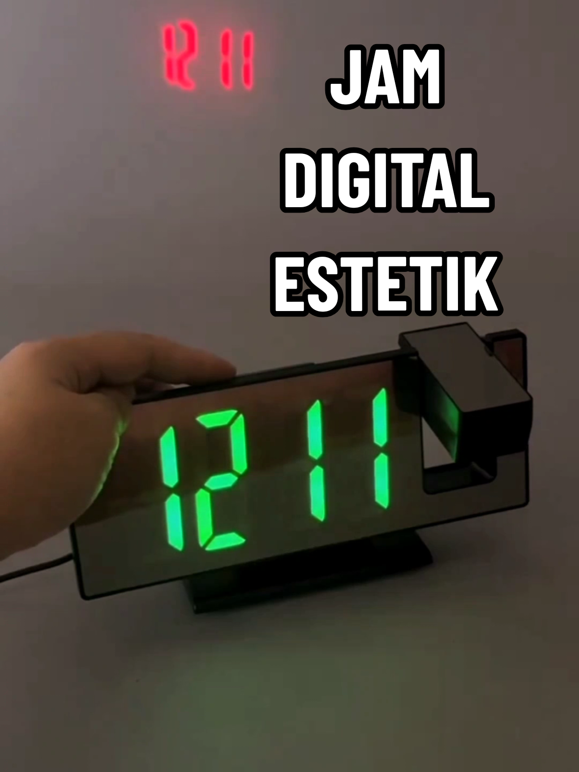 Punya jam digital biasa? Sudah gak zaman! Kenalin nih, jam digital multifungsi yang bakal bikin kamarmu makin keren. Gak cuma nunjukin waktu, jam ini juga bisa memproyeksikan jam ke langit-langit atau dinding. Jadi, pas lagi malas bangun, kamu cukup lihat ke atas dan waktu langsung kelihatan. Ada juga fitur alarm dan cermin yang estetik, cocok banget buat kamar tidur modernmu. Gak perlu lagi bolak-balik ngecek HP. Dengan satu alat, semua beres.