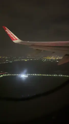 “Bố mẹ luôn ở bên con, dù không phải là về mặt vật lý, nhưng tình yêu và sự quan tâm của bố mẹ sẽ luôn theo con đi”. mang hết yêu thương của bố mẹ để con có thể thành người✈️🇰🇷#유학생🇰🇷🇻🇳 