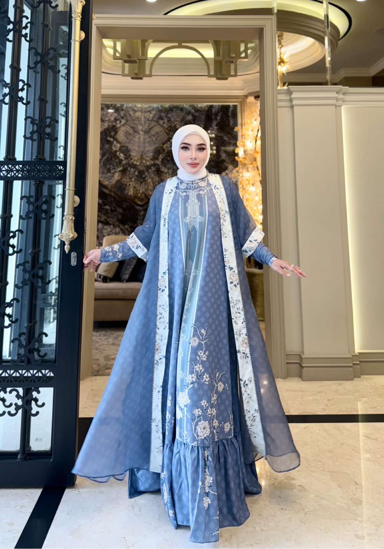 Dress Denim cantik banget beSStie 😍