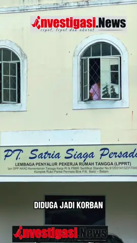 #Investigasi.News Wanita Asal Palembang Diduga Jadi Korban Penipuan dan Penyekapan di Batam: PT Satria Persada Perkasa Terseret Batam – investigasi.news – Aroma busuk praktik perekrutan tenaga kerja kembali menyeruak di Batam. Seorang wanita asal Palembang berinisial NV (25) harus menelan pil pahit setelah niatnya untuk bekerja sebagai asisten rumah tangga (ART) justru berakhir dengan dugaan penipuan dan penyekapan. Informasi yang dihimpun menyebutkan, NV dibawa oleh seorang agen dengan iming-iming akan segera mendapatkan pekerjaan di Batam. Namun, kenyataannya jauh dari harapan. Setibanya di Batam, ia tidak kunjung disalurkan sebagai pekerja, bahkan merasa dikurung dan tidak diberi kebebasan. “Saya dapat informasi lowongan ART dari kerabat, lalu dikenalkan ke seorang agen di Palembang. Kami sempat diinapkan di sebuah hotel sebelum akhirnya dibawa ke Batam naik pesawat,” ungkap NV kepada media. Setiba di Batam, NV bersama tiga orang lain langsung dibawa ke PT Satria Persada Perkasa. Alih-alih bekerja, mereka justru ditampung berhari-hari tanpa kejelasan. “Kami tinggal di sana, tapi tidak kunjung disalurkan untuk bekerja. Saya merasa terjebak,” tegasnya. Merasa tidak tahan, NV akhirnya berusaha mencari pertolongan hingga kasus ini dilaporkan ke Polsek Lubuk Baja. Saat dikonfirmasi, Iptu Noval Adimas Ardianto dari Polsek Lubuk Baja mengatakan bahwa perusahaan memiliki legalitas lengkap dan prosedur pemberangkatan tenaga kerja telah sesuai aturan. Namun, ketika media mencoba meminta klarifikasi ke pihak PT Satria Persada Perkasa, perusahaan justru melempar tanggung jawab. “Silakan konfirmasi langsung ke pihak Polsek, karena semua sudah kami selesaikan di sana,” ujar perwakilan perusahaan singkat. Dugaan Modus Perdagangan Orang? Kasus ini menimbulkan banyak pertanyaan. Mengapa calon pekerja harus ditampung tanpa kepastian kerja? Mengapa korban justru merasa disekap, padahal perusahaan mengklaim memiliki legalitas lengkap? Aktivis pekerja migran menilai, pola semacam ini rawan disusupi praktik perdagangan orang (TPPO), dengan kedok perekrutan tenaga kerja resmi. Apakah BP2MI dan Dinas Tenaga Kerja Batam benar-benar mengawasi praktik perekrutan ini? Investigasi.news akan segera meminta klarifikasi resmi ke BP2MI, Disnaker Batam, hingga Kementerian Ketenagakerjaan. Publik menuntut transparansi dan keseriusan aparat dalam membongkar praktik hitam ini, agar tidak ada lagi pekerja yang menjadi korban jeratan mafia tenaga kerja. Kasus NV hanyalah puncak gunung es. Jika dibiarkan, Batam bisa menjadi ladang subur perdagangan orang berkedok perekrutan resmi. Kini publik menanti keseriusan aparat penegak hukum untuk membongkar tuntas kasus ini, agar tidak ada lagi korban-korban lain yang terjebak dalam praktik kotor berkedok penyaluran tenaga kerja.