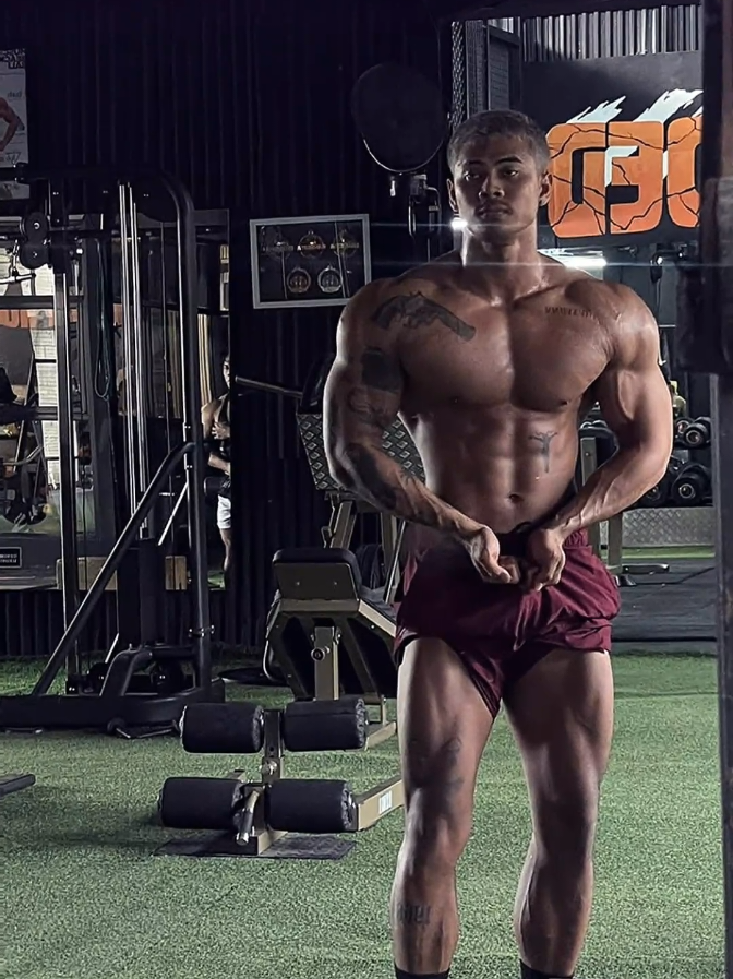 cungkring>bulking>cutting👹🔥@gerryanodv #CapCut #tuanmuda #gerryano #gym #bodybuilders 