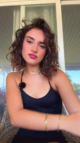 🙇🏽‍♀️