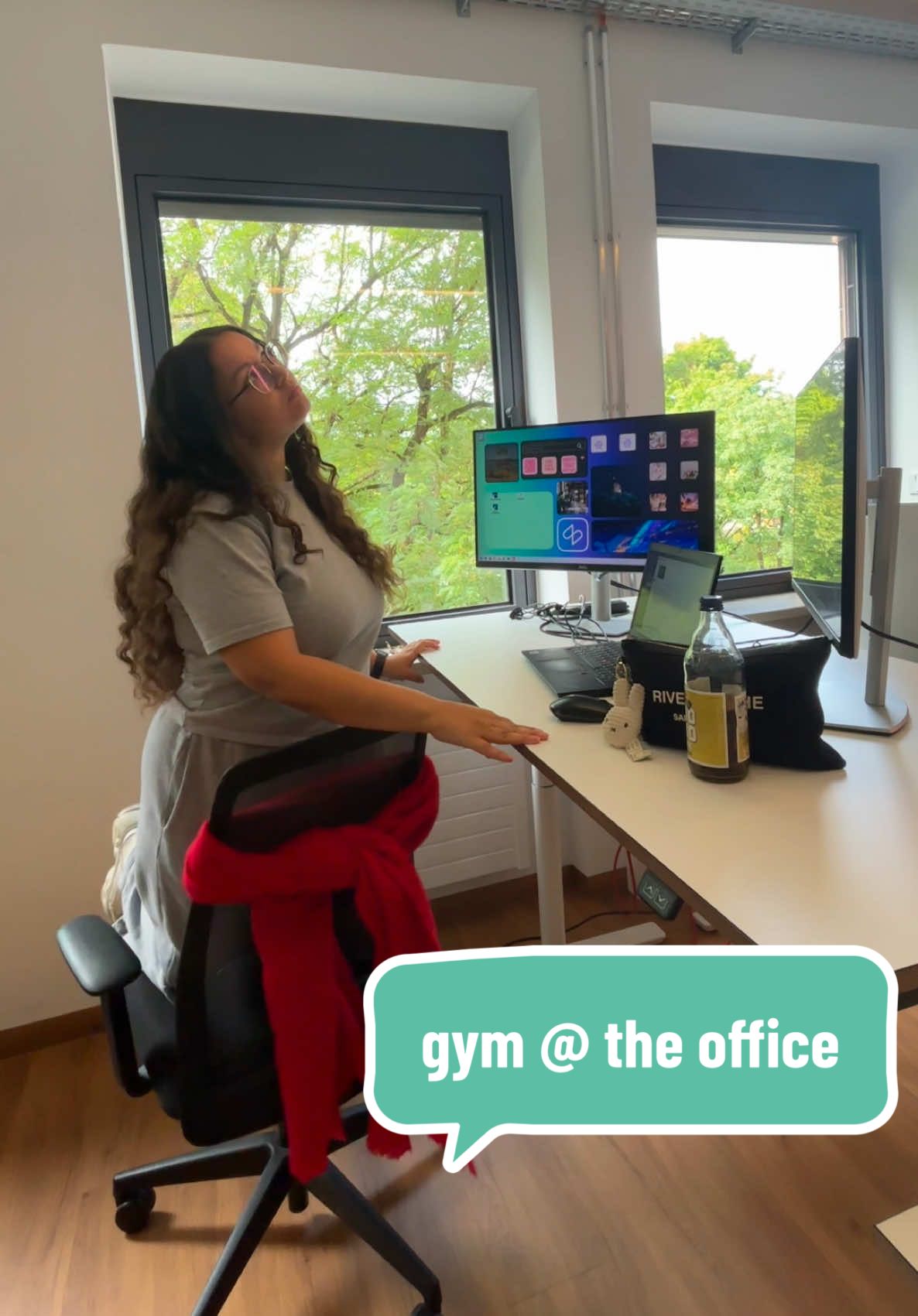 “We have a gym at home” kind of style 😂 #officehumor #officelife #corporatelife #socialmedia #meme 