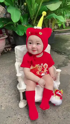 🌙 Trung thu này, bé nhà mình đã có outfit chưa? 🧧 Bé lân đỏ xinh xắn – hợp không khí hội trăng rằm, vừa đáng yêu vừa ý nghĩa 🎊 