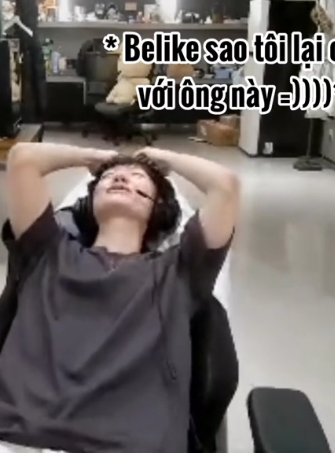 Chơi với Zeka Zeus thì nhẹ nhàng , hong la mấy 😅 chứ chơi với ông anh ruột Kim Jongin thì ta nói nó ồn mà nó hơn thua 🤣  #Peanut #Pray #Zeus #Hanwangho #HLE 