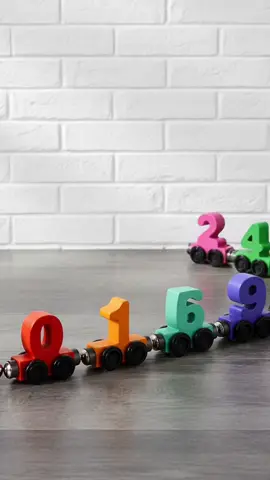 🚂✨ Belajar angka jadi makin seru! Mainan kereta angka warna-warni ini bikin si kecil cepat kenal angka sambil bermain. 🌈🔢 #mainananak 
