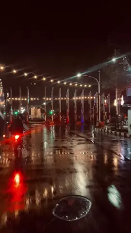 nganjuk after rain #night #nganjukkotaangin #vibeshujanmalam #fyp #afterrain 