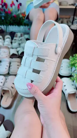 Đôi này đi êm chăn lắm nè. Lên chân cưng wua trời 🥰🫰🫰