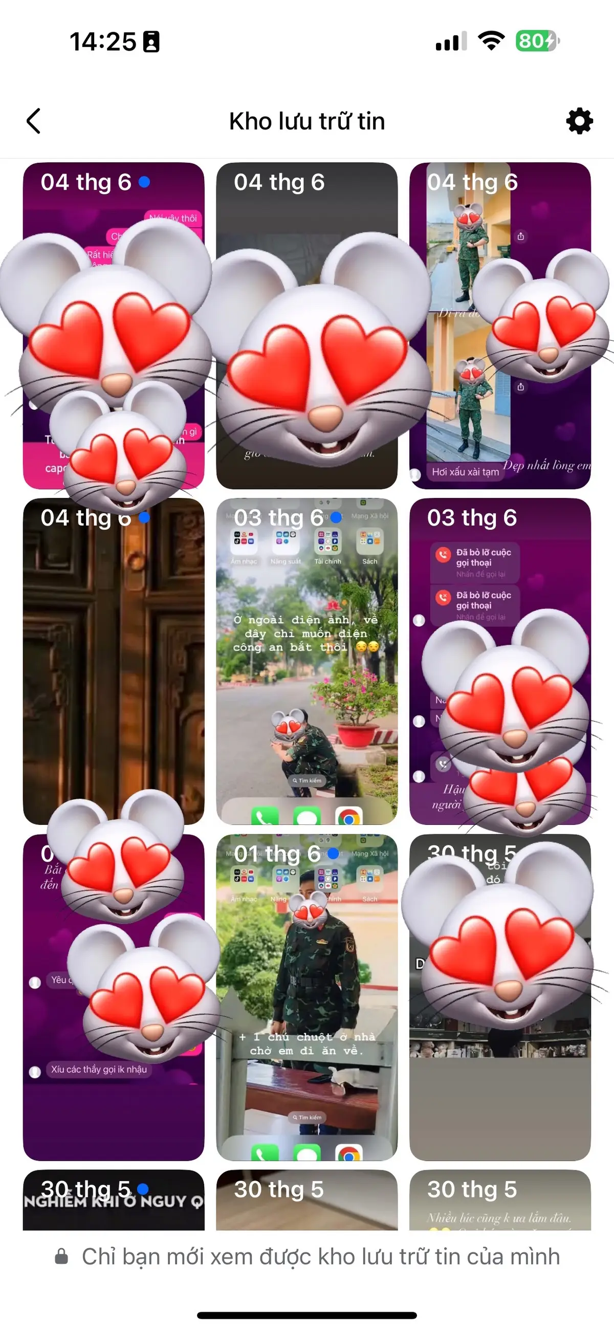 Thật ra tụi mình, vẫn thường xuyên up những tin nhắn yêu đương, hình ảnh lên story FB, chỉ những người thân quen biết, đây là kho tin FB mình, việc này là sự đồng thuận của cả hai và chú luôn ủng hộ mình. Việc này là việc bình thường, của những người đang yêu nhau, chúng mình đều nghĩ vậy. Cho đến cái clip đầu tiên lên tiktok, là chú bảo mình up và sau đó thì chúng mình cứ mãi bị cuốn vào. Mà nói thực tế thì, là kênh MXH của mình, chúng mình up gì, làm gì cũng là việc của chúng mình. Chỉ là mọi người quan trọng hoá vấn đề lên thôi, chú thấy ổn thì chú mới cho mình up, chứ nó không như những gì mọi người nói, nào là kỷ luật, nào là ảnh hưởng công việc, chú nói rõ đây là đời tư của chú và em làm không sai, chú cũng sẽ ủng hộ. Cho đến bây giờ, chú cũng chưa cấm mình, hay có ý ngăn cản mình up gì trên tiktok, nhưng mình nghĩ, mình sẽ quay lại kênh story FB của chúng mình như trước đây. Bên này, lâu lâu mình cũng sẽ chia sẻ vài ảnh hay điều gì đó vui vẻ lên đây. Còn về phần ảnh nào mình đăng, mình đều có hỏi ý kiến và cũng nói rõ, là mình tặng ảnh cho các chị hoặc mình tặng ảnh cho bà con. Cái đẹp, cái hay thì ai mà không thích ngắm đâu. Còn acc này mình dùng thì không giả mạo, mọi người mà muốn xác nhận, cứ gặp được chú là hỏi được luôn, chú không giấu về việc acc này của mình. Sau bài đăng này, mình có đăng 1 story nhỏ tặng chút năng lượng vui đến cho mọi người, rồi tụi mình sẽ quay về FB nhỏ của tụi mình. Mọi người cũng bảo chú tự tạo acc, làm này, làm kia, nhưng chú không rảnh vậy đâu ạ. Chúng mình đều vui vẻ, hạnh phúc và mong mọi người cũng vậy. Lâu lâu, có gì vui vẻ, hài hước, từ vị danh lam thắng cảnh kia, mình sẽ chia sẻ. Và chú có dùng tiktok, chế độ riêng tư, nó chỉ là cái acc như clone, không có tên, không avatar, không tương tác, không thả tim hay cmt share gì, mọi người đừng bị các acc giả mạo, dẫn dắt lợi dụng là được nha❤️