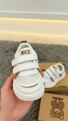 Sepatu anak hits yg bikin outfit si kecil auto stylish setiap hari#sneakersanak #shoesforsale #sepatuanakmurah #affordableshoes #fashion 