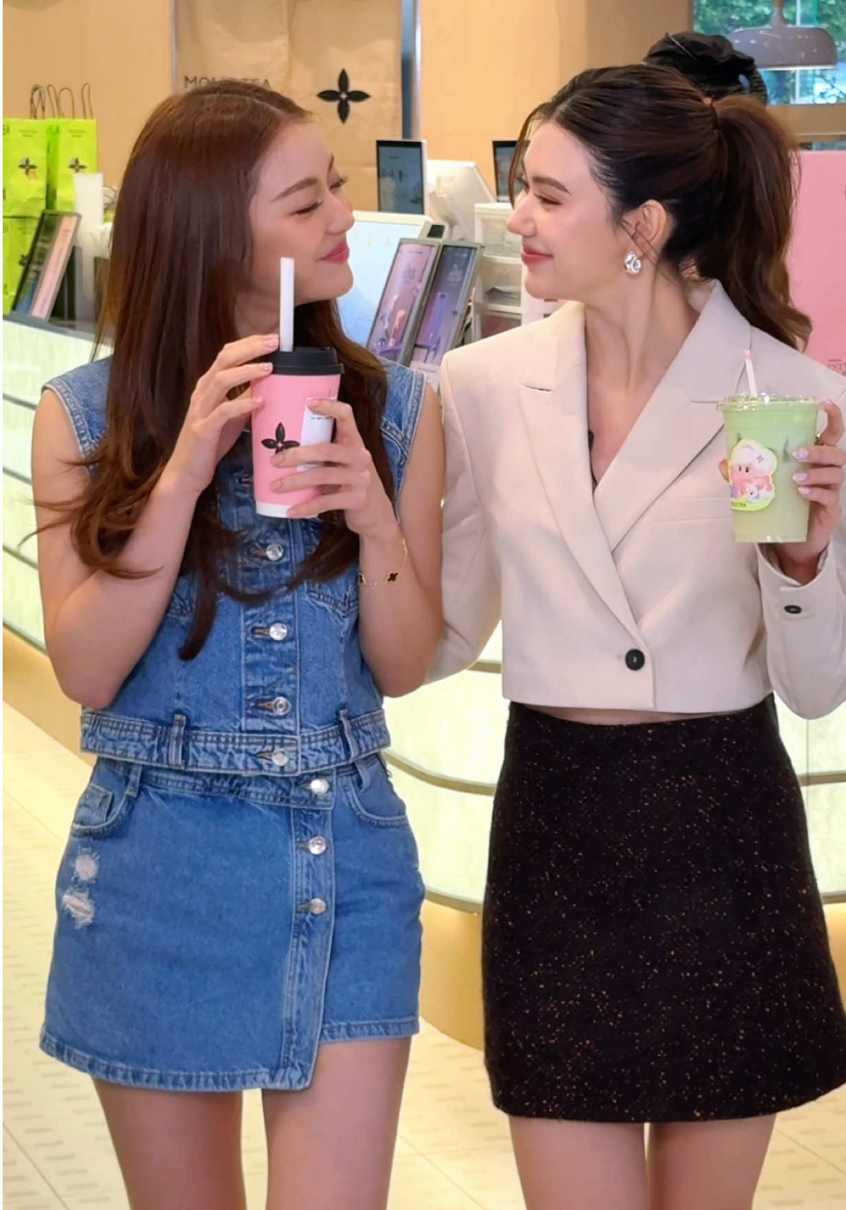 Lena Miu Shop Till Dine อีพีนี้ หมิวกับพี่ลีน่าจะไปแข่งกันช้อปแบบจำกัดเวลาตามหาคนชนะ อยากรู้ว่าใครแพ้! ติดตามได้ในรายการ Lena Miu Shop Till Dine EP.4 ทาง Youtube : The Mall Group และ Facebook : The Mall Group  #LenaMiuShopTillDine #LenaMiuShopTillDineEP4 #LenaMiuxTheMallGroup #TheMallGroup 