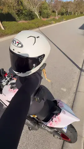 quick ride before the rain 🌧️  . riding suit @bonafide code 30% off “SAKURA” at checkout! ➖➖➖➖➖➖➖➖➖➖➖➖➖➖ 🏍️: @ducati | 2023 Ducati Panigale V2  wrapped by: @budu.design  🪖: @kytamericas | NZ Race  🧤: @ravenmoto | ENVY  . 30% off @bonafide code “SAKURA” 10% off @ravenmoto • link in bio   ➖➖➖➖➖➖➖➖➖➖➖➖➖➖ . . . . #motochick #motolife #bikeride #vibe #bikerchicksoftiktok                       