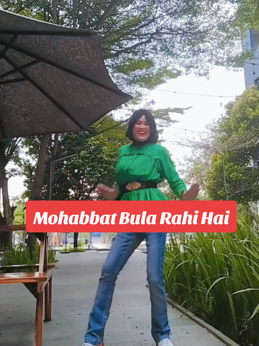 Hujannya awet banget jd pengen ujan2an sambil nari india😄#bollywoodsong #bollywooddance #fyp #viral #bikinhappy 