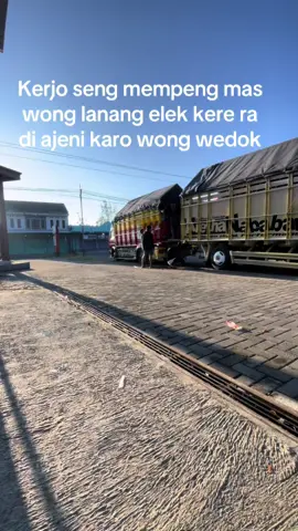 Kerjo mempeng mas.. #trukmaniaindonesia  #drivermuda  #s4_team  #sumatra  #fyppppppppppppppppppppppp 