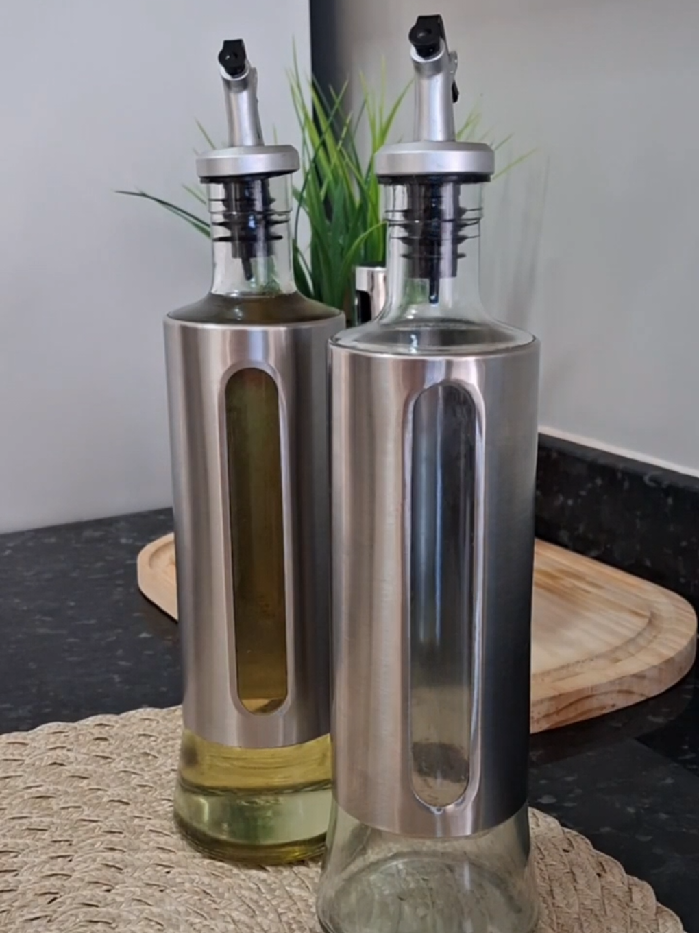 Praticidade e elegância na sua cozinha 🍴✨ Esse galheteiro inox vai transformar seu dia a dia! #GalheteiroInox #CozinhaPrática #UtilidadesDomésticas #kitchenessentials  #fyp 