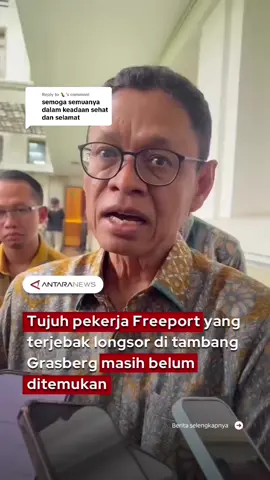 Replying to @🍍 Tujuh pekerja PT Freeport Indonesia yang terjebak longsor tambang bawah tanah di Grasberg Block Cave, Papua Tengah masih belum ditemukan meskipun dua terowongan telah digali menuju lokasi awal pekerja terjebak. Hal tersebut disampaikan Wakil Menteri ESDM Yuliot Tanjung pada Jumat (12/9). Yuliot menjelaskan bahwa dua terowongan telah digali menuju titik awal para pekerja terjebak, namun saat sampai di lokasi ternyata para pekerja yang terjebak sudah tidak ada di lokasi. Sebelumnya para pekerja masih bisa berkomunikasi via HT, namun saat ini HT yang jadi alat komunikasi sudah tak lagi berfungsi. “Komunikasi ini mungkin (terputus karena) habis baterai atau apa, ini sudah putus komunikasi,” kata Yuliot. Hingga saat ini tim di lapangan masih berusaha untuk menelusuri terowongan tersebut, bekerja tanpa henti untuk membuka akses ke lokasi perkiraan keberadaan ketujuh pekerja dengan bantuan alat berat, bor, hingga drone. #ptfreeport #longsorfreeport #pekerjatambang #tambangfreeport #pekerjafreeport 