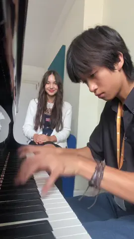 @laufey lover girl , singer @julia💋 