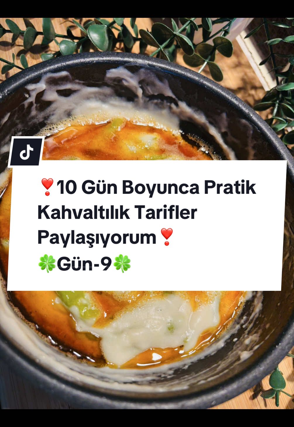 🍀SÜTLÜ BİBER KAVURMA🍀 📌Malzemeler: (2 Kişilik) 🌟8-10 adet yeşil biber 🌟3 yemek kaşığı sıvı yağ 🌟1 yemek kaşığı un 🌟1 su bardağı süt 🌟1 çay kaşığı tuz 🌟2 yemek kaşığı tereyağ 🌟1 çay kaşığı tatlı toz kırmızı biber 👩🏻‍🍳Hazırlanışı: 🌟Biberlerimizi eşit parçalara bölüyoruz. Uygun bir tavaya sıvı yağı ardından biberleri alıp kavuruyoruz. Unu ekleyip kokusu çıkana kadar kavurduktan sonra üzerine sütü ekliyoruz. Sütümüz çok soğuk olmazsa daha güzel olur. Tuzu da ekleyerek kıvam alıncaya kadar karıştırıyoruz. Koyulaşınca ayrı bir tavada erittiğimiz toz biberli tereyağını üzerine bir güzel gezdirdikten sonraa…Üff🔥 🍀😍Afiyet Olsun.😍🍀 #keşfetteyiz #fyppppppppppppppppppppppp #kahvaltılıktarifler💯💯👩‍🍳👩‍🍳 #pratiktarifler #girlssupportgirls 