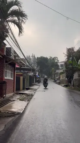 Jalan kenangan di bandung ini…bikin aku bertanya-tanya, ‘dia apa kabar ya?’🤔 siapa yg pernah mikir gini juga? #bandungmerindu #kabardia #fypmerenung 