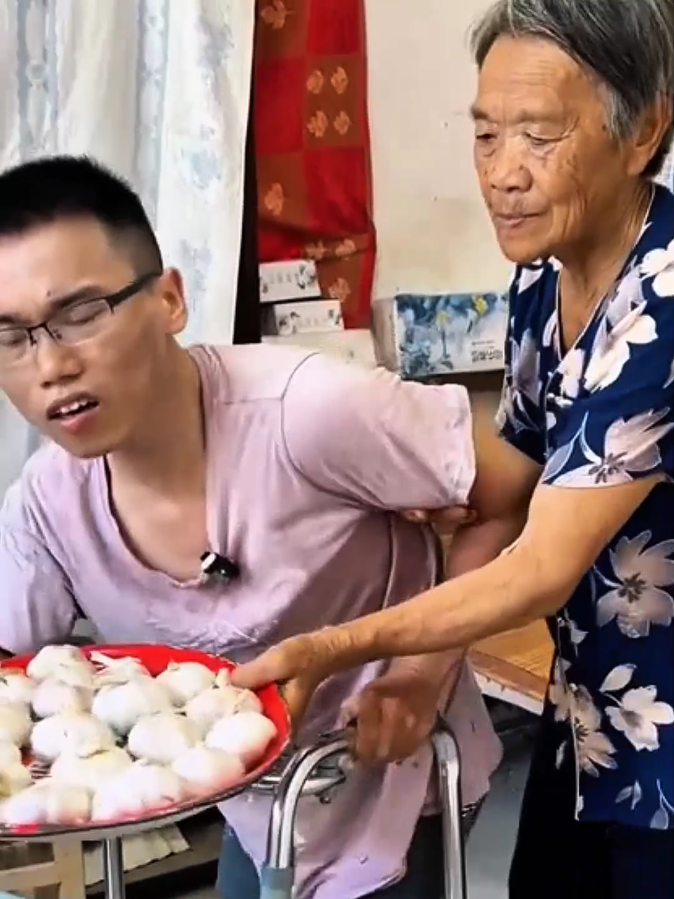 Cô chú anh chị mua tỏi giúp bà cháu con một đơn, con cám ơn nhiều ạ #hungmanhme 