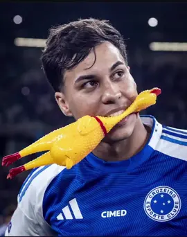 Kaio Jorge em noite de artilheiro! Dois gols no clássico e ainda sobrou provocação para o Atlético. O camisa 9 mostrou personalidade e faro de gol. #kaiojorge #mineirao #copadobrasil2025 