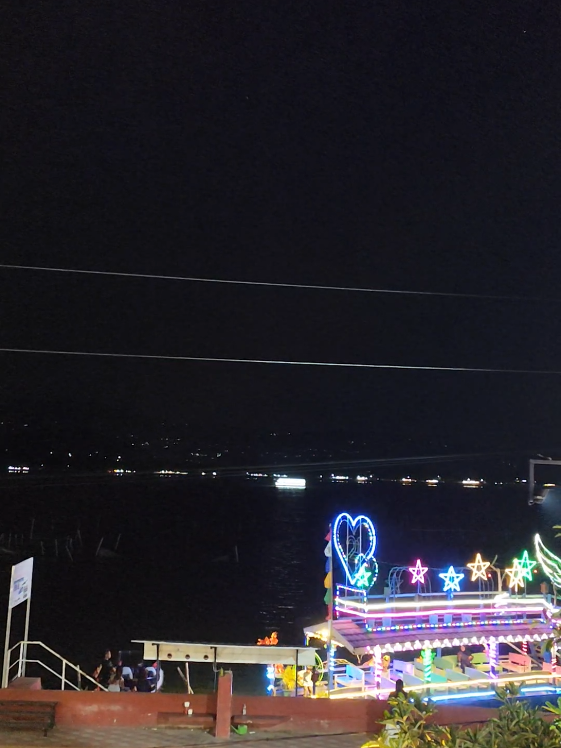 Rawa Jombor Klaten di malam hari perahu wisata dengan kerlap kerlipnya bagaimanakah perahu kehidupan ini akan berlayar, apakah sudah berada di perahu yang tepat, apakah sudah berada di jalan yang benar.. apakah kamu sudah menemukan dia? #rawajomborklaten  #perahu  #dia 