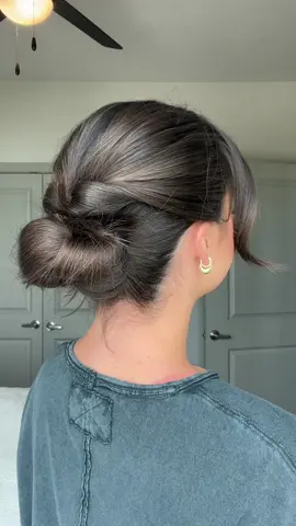 simple 5-minute updo 🫶🏼 #hairtok #hairtutorial #hairstyleinspo #weddingguesthairstyle #updo 