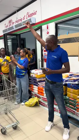 Do you think he owns a tuck shop or he is just a sweet tooth?  PstBet Road show with TopCheri.  📍NKurenkuru 
