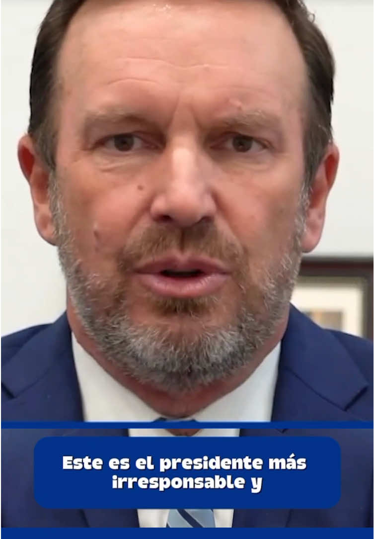 «Un acto ilegal, imprudente y sin autorización del Congreso»  El senador estadounidense del partido Demócrata, Chris Murphy, advirtió que este precedente ilegal de Trump, podría involucrar al país en conflictos internacionales sin un debate nacional. #venezolanas #eeuu #conflicto #trump #chrismurphy 