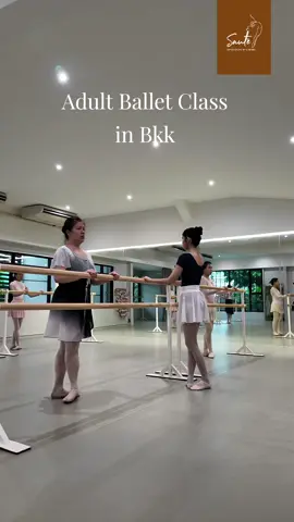 One of the exercise for you to learn about feet placing and balance, as a preparations for turn. #adultballetclassbkk #adultballet #ballerina #adultballet #barreclass 