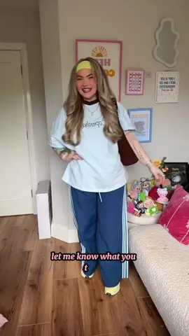 Trying to style tracksuit bottoms, and a special guest #tracksuitbottoms #colourfuloutfit #fashiontrends #outfitoftheday 