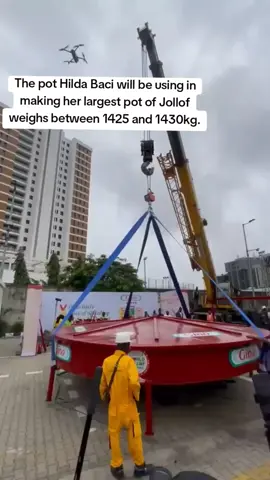 The pot Hilda Baci will be using in making her largest pot of Jollof weighs between 1425 and 1430kg. #hildabaci #jollofrice #fypシ #viral #fyp 