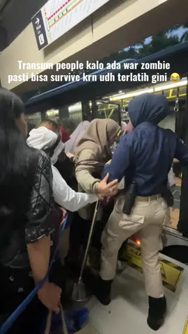Btw Kakak pramusapa nya tegas 👍🏻🥹 kerenn kakkk, semangatt yaaa ✨ #transjakarta #transjakartabusway #jakartakeras #budakcorporate #corporatelife 